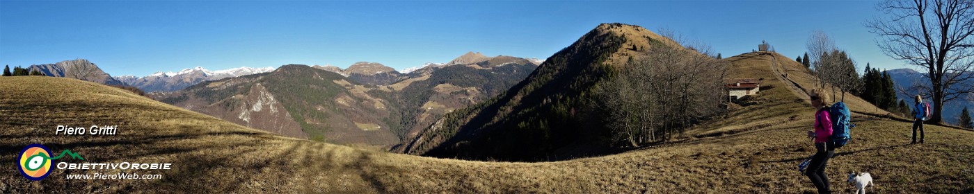 34 Dai prati delle cascine di Cima Blum vista verso la Valzurio.jpg